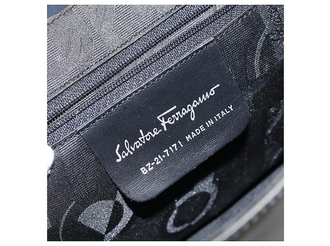 Borsa a Spalla Vala in Pelle Nera e Argento di Salvatore Ferragamo Auth BA6586 Nero - vista 12
