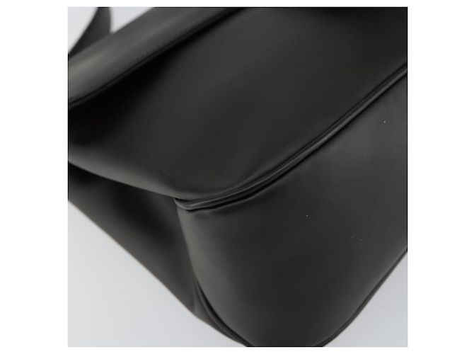 Borsa a Spalla Vala in Pelle Nera e Argento di Salvatore Ferragamo Auth BA6586 Nero - vista 14