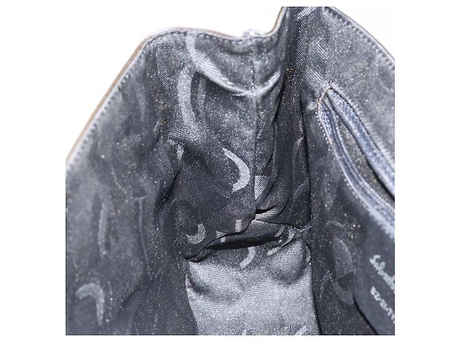 Borsa a Spalla Vala in Pelle Nera e Argento di Salvatore Ferragamo Auth BA6586 Nero - vista 19