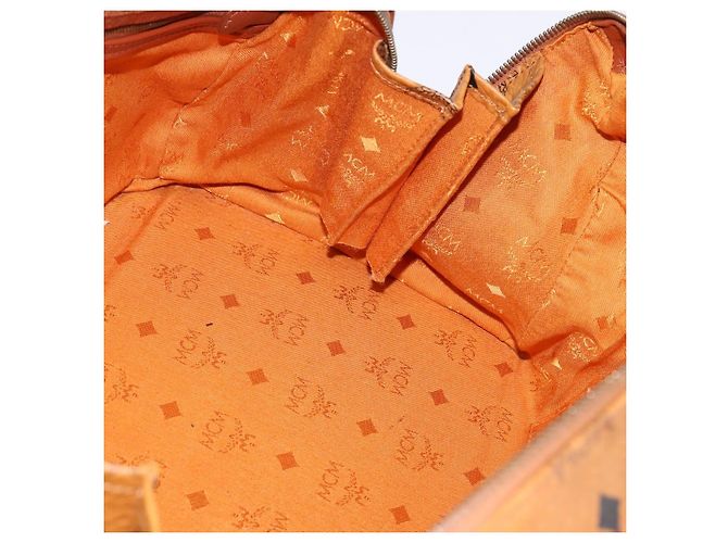 Borsa Boston MCM Logogram Vicetos in pelle PVC marrone e oro Auth gh901 D'oro - vista 17