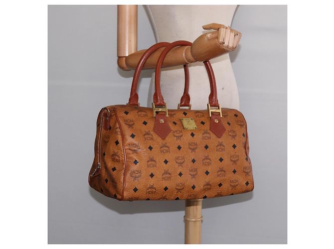 Borsa Boston MCM Logogram Vicetos in pelle PVC marrone e oro Auth gh901 D'oro - vista 19