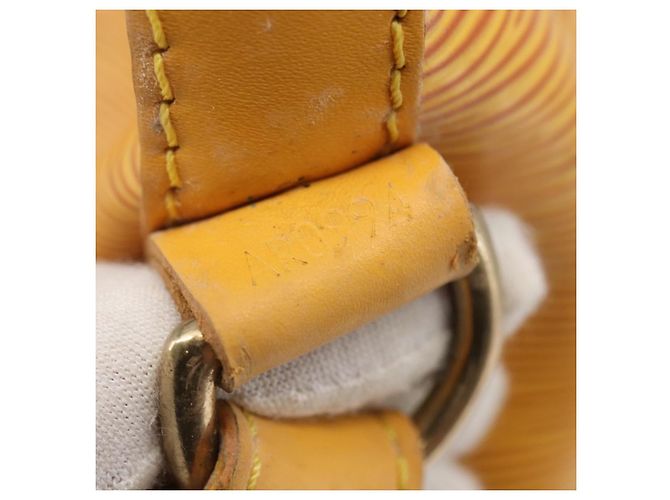 Noe LOUIS VUITTON Borsa a Spalla Petit Noé Epi Gialla M44109 LV Auth 144154 Giallo - vista 12