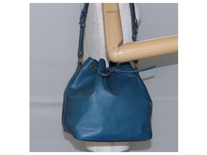 LOUIS VUITTON Epi Petit Noe Shoulder Bag Blue M44105 LV Auth 144506 - view 20
