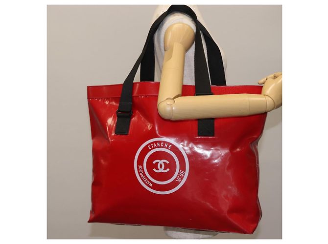 CHANEL Bolsa Tote Impermeable de Vinilo Roja CC Auth mr1520 - vista 17