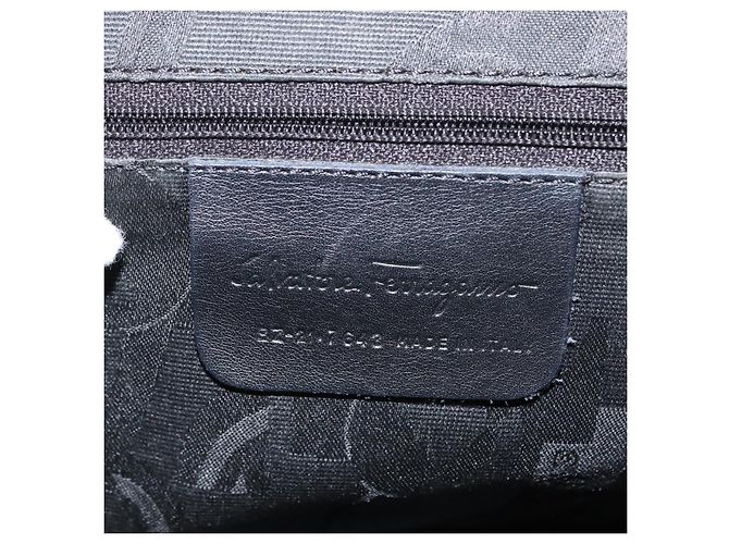 Borsa a Spalla Vala in Pelle Nera e Argento di Salvatore Ferragamo Auth gh1115 Nero - vista 17