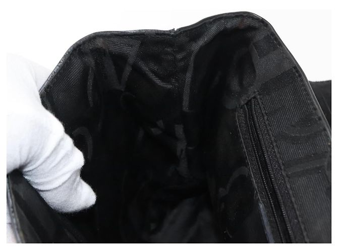 Borsa a Spalla Vala in Pelle Nera e Argento di Salvatore Ferragamo Auth gh1115 Nero - vista 20