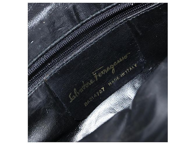 Salvatore Ferragamo Schultertasche aus Leder Wildleder Schwarz Gold Auth BA7056 Golden - Ansicht 15