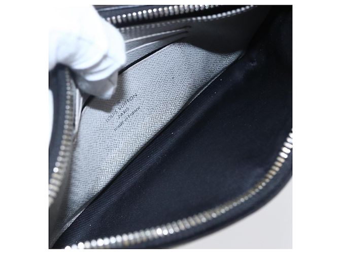 LOUIS VUITTON Pochette Discovery PM Monogram Taigarama Grigio M30279 Auth 147372 Marrone - vista 10