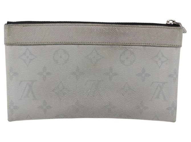 LOUIS VUITTON Pochette Discovery PM Monogram Taigarama Grigio M30279 Auth 147372 Marrone - vista 2