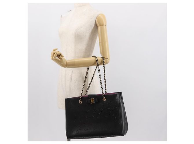 Borsa Tote Vala Chain in pelle nera e oro di Salvatore Ferragamo Auth gh1102 Nero D'oro - vista 22