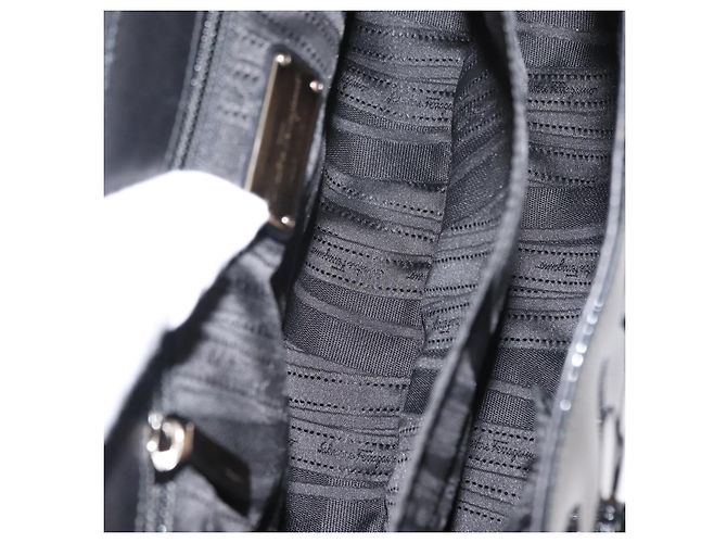 Bolso de mano Vala de esmalte negro y dorado Salvatore Ferragamo Auth BA7339 - vista 11