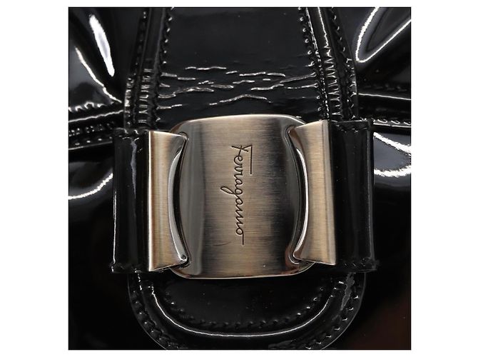 Bolso de mano Vala de esmalte negro y dorado Salvatore Ferragamo Auth BA7339 - vista 17