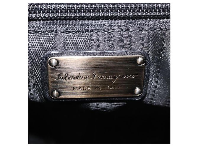 Bolso de mano Vala de esmalte negro y dorado Salvatore Ferragamo Auth BA7339 - vista 19