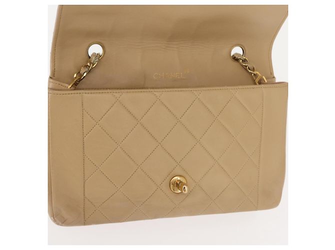 CHANEL Borsa a Spalla Matelassé con Catena in Pelle di Agnello Beige Oro CC Auth BA7295 D'oro - vue 17