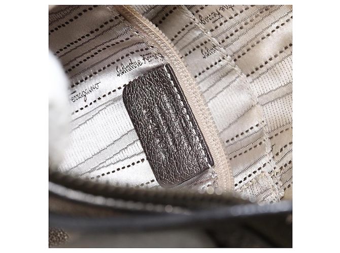 Borsa a Spalla Gancini in Pelle Argento Auth 149123 di Salvatore Ferragamo - vista 12
