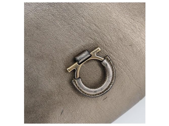 Borsa a Spalla Gancini in Pelle Argento Auth 149123 di Salvatore Ferragamo - vista 17