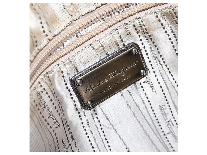 Borsa a Spalla Gancini in Pelle Argento Auth 149123 di Salvatore Ferragamo - vista 18