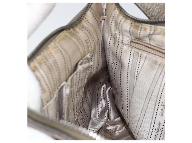 Borsa a Spalla Gancini in Pelle Argento Auth 149123 di Salvatore Ferragamo - vista 20