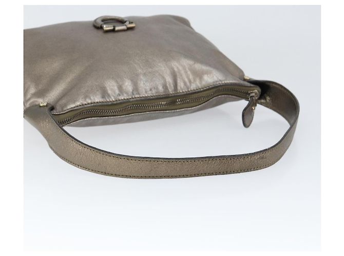 Borsa a Spalla Gancini in Pelle Argento Auth 149123 di Salvatore Ferragamo - vista 7