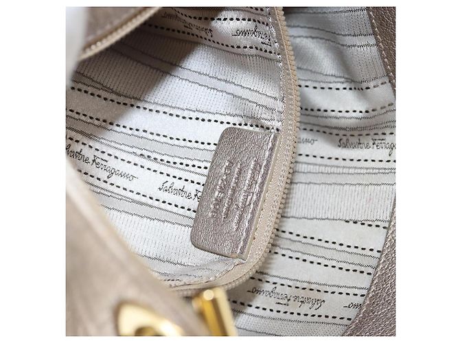 Borsa a mano Gancini in pelle Salvatore Ferragamo oro argento Auth 149193 D'oro - vista 12