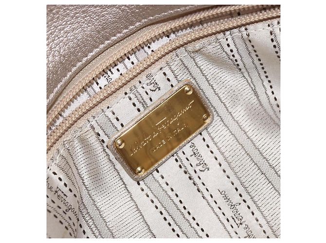 Borsa a mano Gancini in pelle Salvatore Ferragamo oro argento Auth 149193 D'oro - vista 17