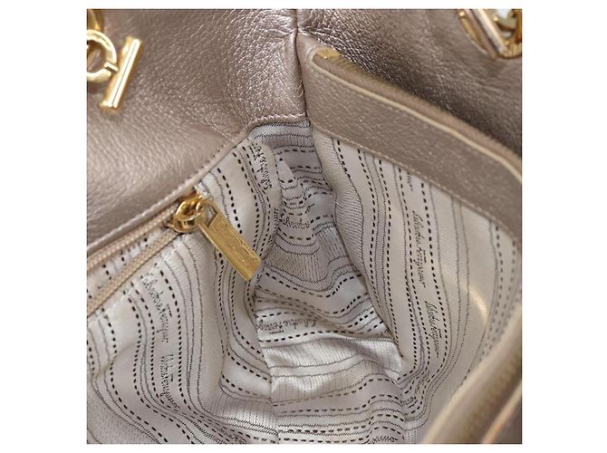 Borsa a mano Gancini in pelle Salvatore Ferragamo oro argento Auth 149193 D'oro - vista 18