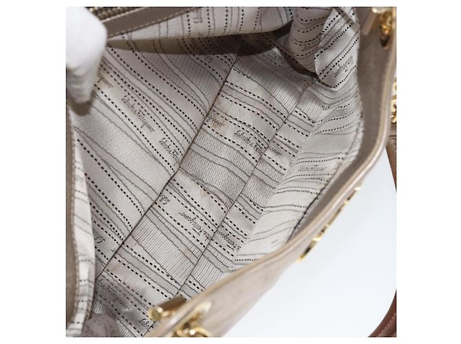 Borsa a mano Gancini in pelle Salvatore Ferragamo oro argento Auth 149193 D'oro - vista 22