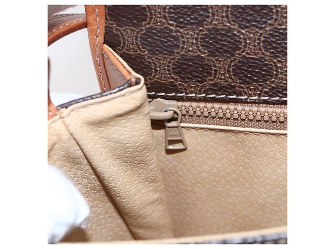 Céline Borsa a Spalla in Tela Macadam CELINE in Pelle PVC Marrone Oro Auth ki6135 D'oro - vista 19
