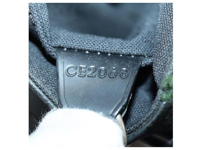 LOUIS VUITTON Borsa a Spalla Taiga Victor Ardoise M30142 LV Auth ep11578 Grigio - vista 12