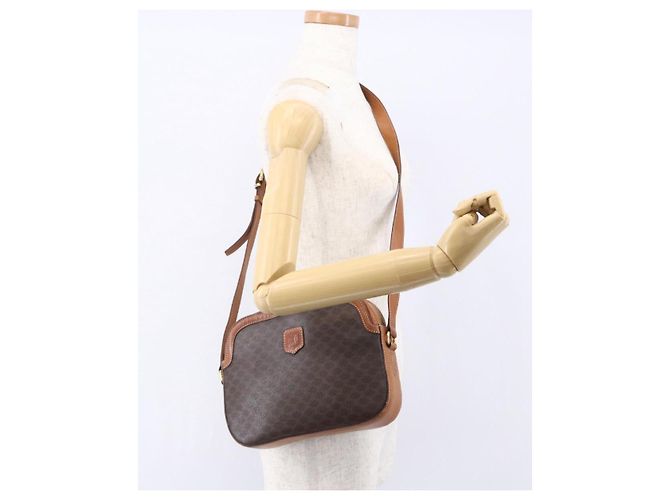 Céline Borsa a Spalla in Tela Macadam CELINE in Pelle PVC Marrone Oro Auth ki6137 D'oro - vista 25