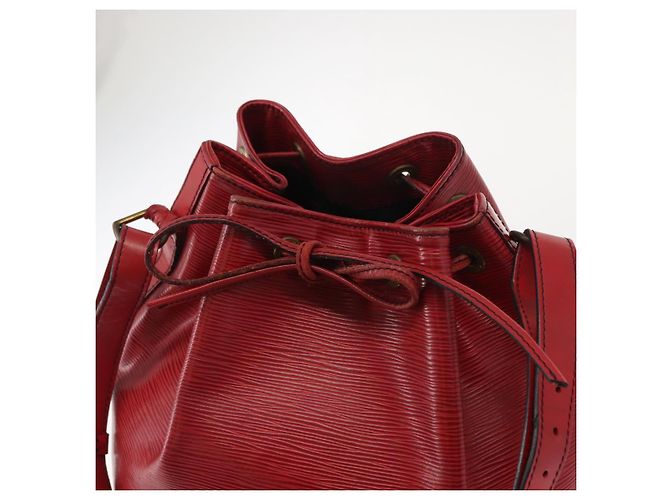 Noe LOUIS VUITTON Borsa a Spalla Petit Noé Epi Rossa M44107 LV Auth 150540 Rosso - vista 19