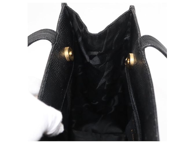 Sac fourre-tout Salvatore Ferragamo en cuir noir et or Auth 151882 Doré - vue 18