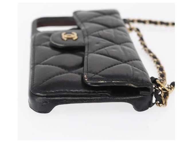 Capa para iPhone 13 Pro Max CHANEL Matelasse Chain em pele de cordeiro preta CC Auth BA8062 Preto Dourado - vista 3