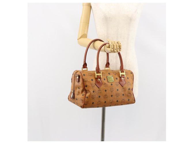 Borsa Boston MCM Logogram Vicetos in pelle PVC marrone e oro Auth gh1075 D'oro - vista 22
