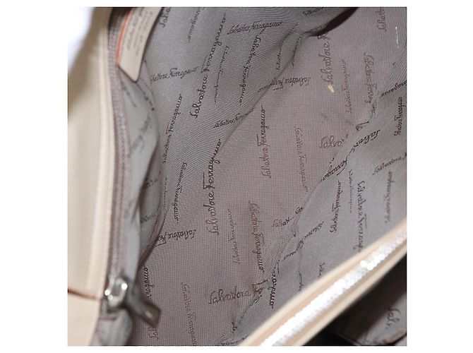 Borsa a mano Gancini in nylon beige e argento di Salvatore Ferragamo Auth ep11986 - vista 10