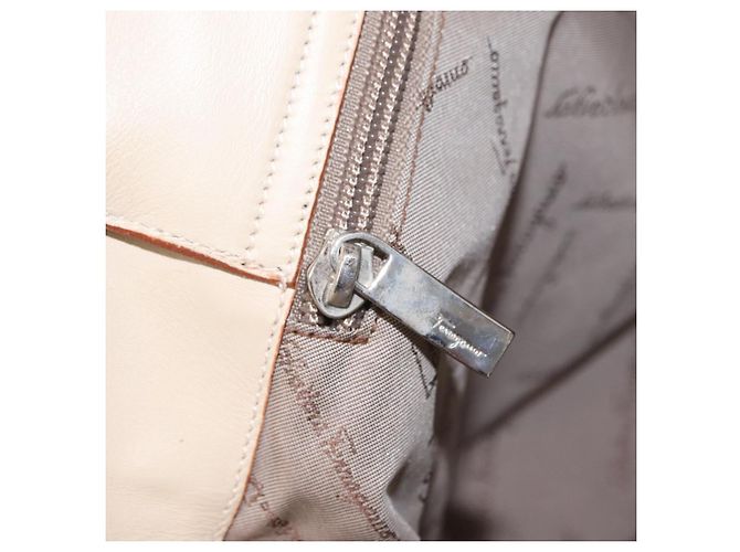 Borsa a mano Gancini in nylon beige e argento di Salvatore Ferragamo Auth ep11986 - vista 23