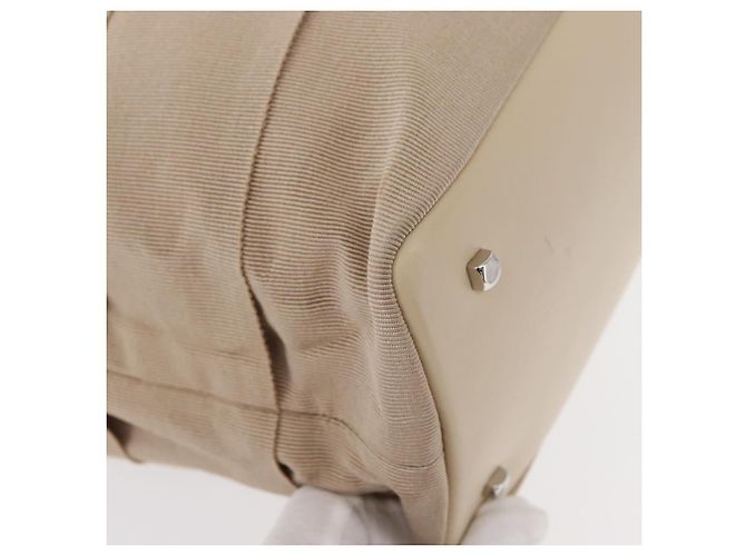 Borsa a mano Gancini in nylon beige e argento di Salvatore Ferragamo Auth ep11986 - vista 9