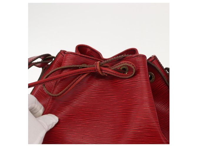 Noe LOUIS VUITTON Borsa a Spalla Petit Noé Epi Rossa M44107 LV Auth 149384 Rosso - vista 10