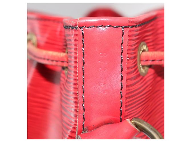 Noe LOUIS VUITTON Borsa a Spalla Petit Noé Epi Rossa M44107 LV Auth 149384 Rosso - vista 12