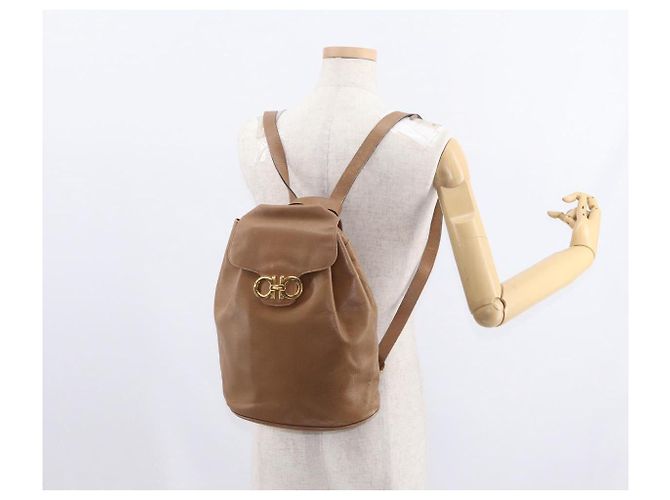 Zaino in pelle beige oro Auth 152109 di Salvatore Ferragamo - vista 26