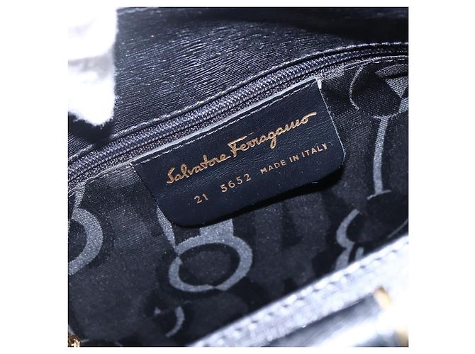 Bolso de Hombro Salvatore Ferragamo de Cuero Negro y Oro Auth bs31188 Dorado - vista 14