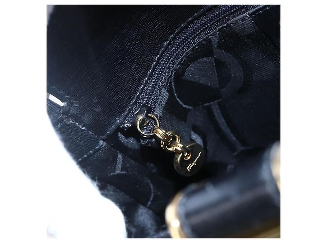 Bolso de Hombro Salvatore Ferragamo de Cuero Negro y Oro Auth bs31188 Dorado - vista 15