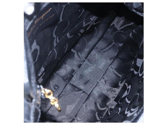 Bolso de Hombro Salvatore Ferragamo de Cuero Negro y Oro Auth bs31188 Dorado - vista 16