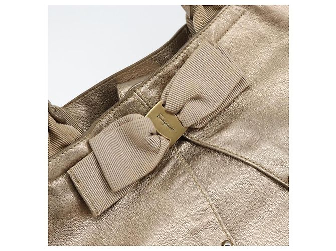 Borsa a mano Vala in pelle beige e oro Auth BA5699 di Salvatore Ferragamo D'oro - vista 10