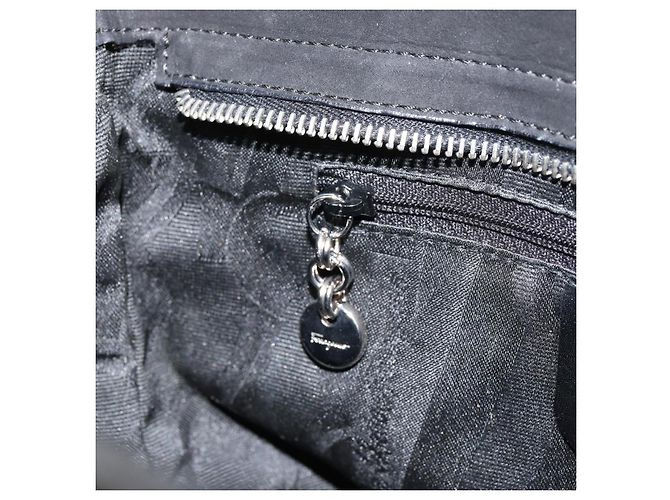 Borsa a mano Vala in suede nero e oro Salvatore Ferragamo Auth BA7982 D'oro - vista 20