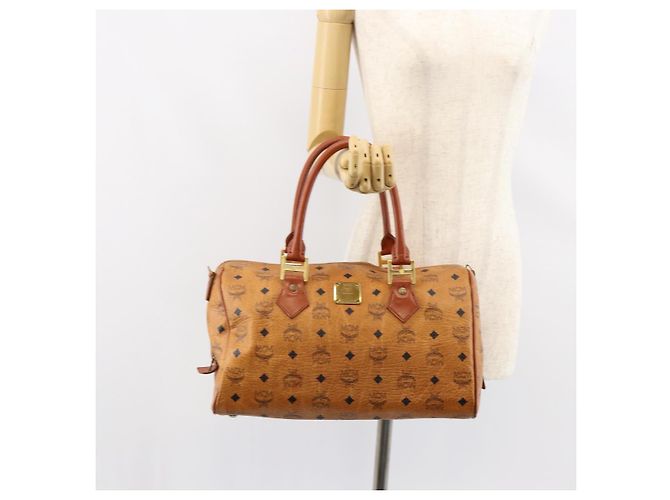 Borsa Boston MCM Logogram Vicetos in pelle PVC marrone e oro Auth am9704 D'oro - vista 23