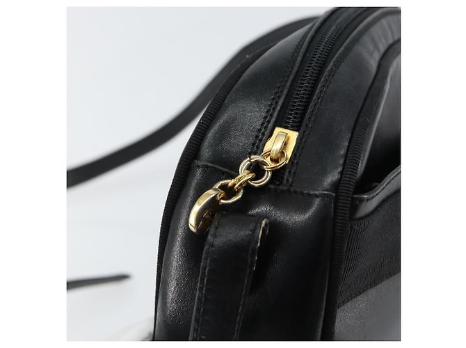 Borsa a Spalla Vala in Pelle Nera e Oro Salvatore Ferragamo Auth BA7671 Nero D'oro - vista 10