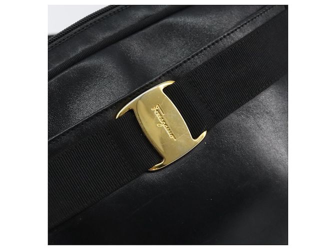 Borsa a Spalla Vala in Pelle Nera e Oro Salvatore Ferragamo Auth BA7671 Nero D'oro - vista 17