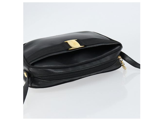 Borsa a Spalla Vala in Pelle Nera e Oro Salvatore Ferragamo Auth BA7671 Nero D'oro - vista 6