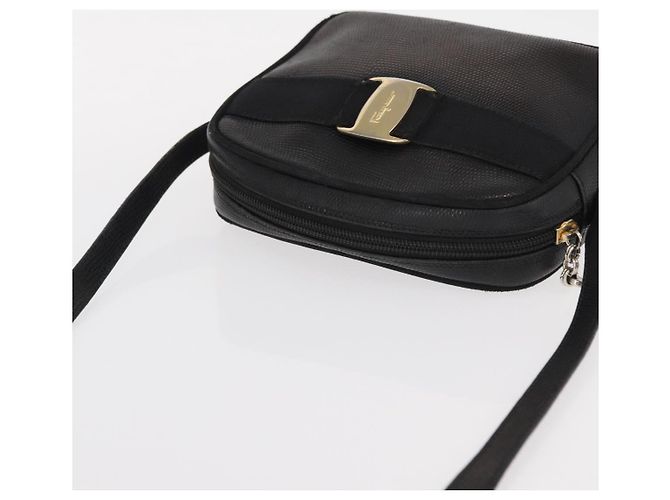 Borsa a Spalla Vala in Pelle Nera e Oro Salvatore Ferragamo Auth BA7662 Nero D'oro - vista 6